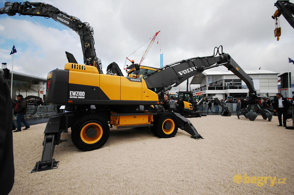 Překládkové kolové rypadlo Volvo EW210D Material Handler