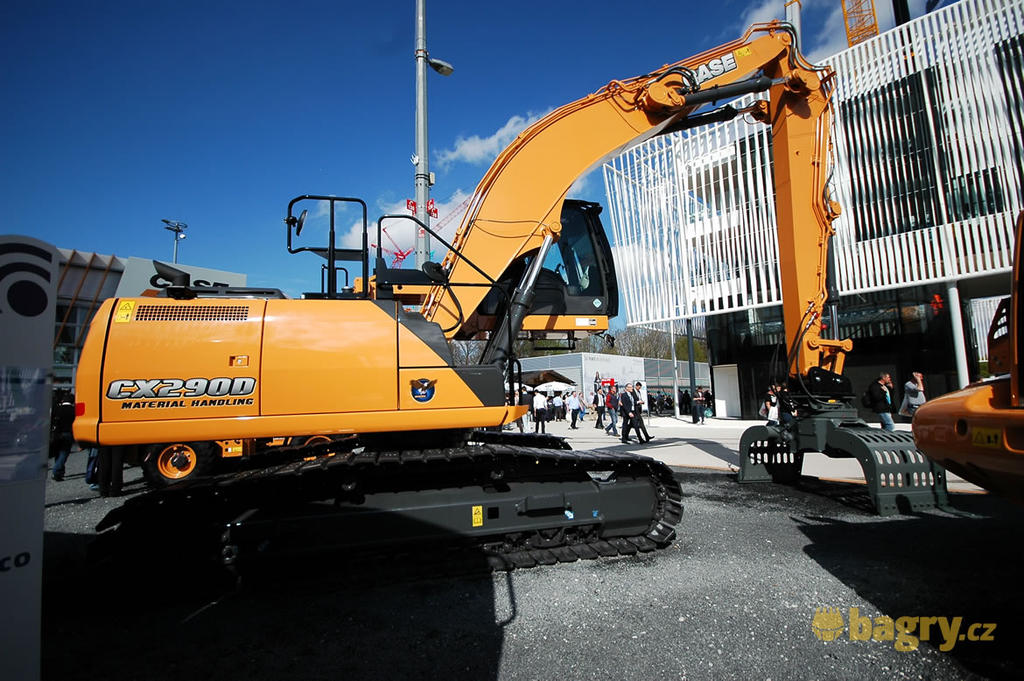 Překládkové pásové rypadlo Case CX290D Material Handling