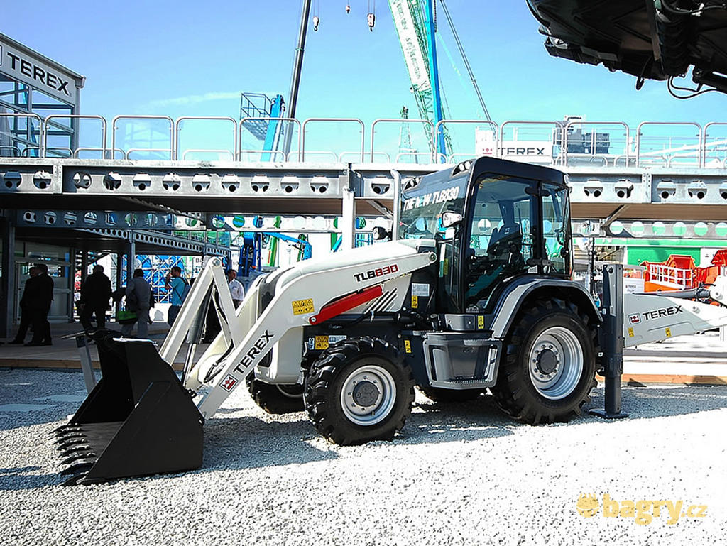 Rypadlonakladač Terex TLB830