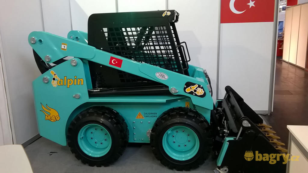 Kolový smykem řízený nakladač Alpin M49