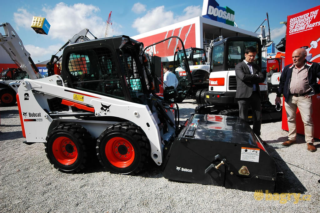 Kolový smykem řízený nakladač Bobcat S450