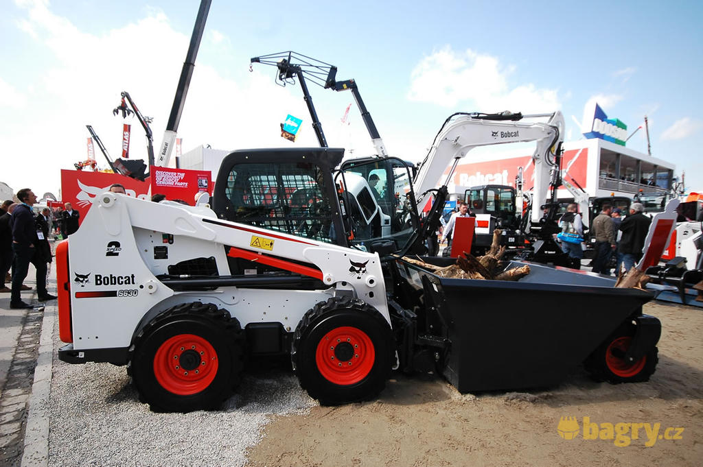 Kolový smykem řízený nakladač Bobcat S630