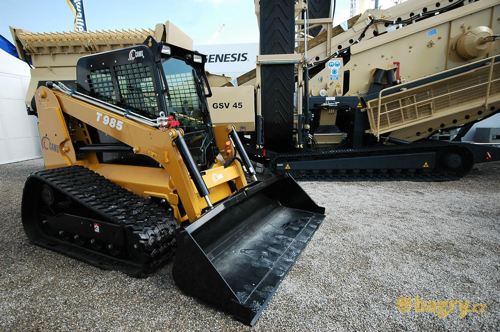 Pásový smykem řízený nakladač Cams Macchine T985