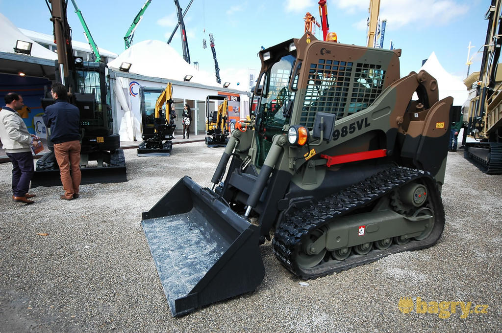 Pásový smykem řízený nakladač CAMS Macchine T985VL