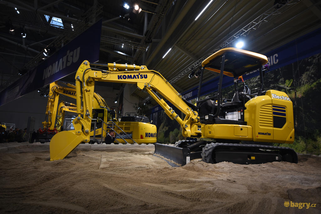 Elektrické pásové minirypadlo Komatsu Electric Proto001