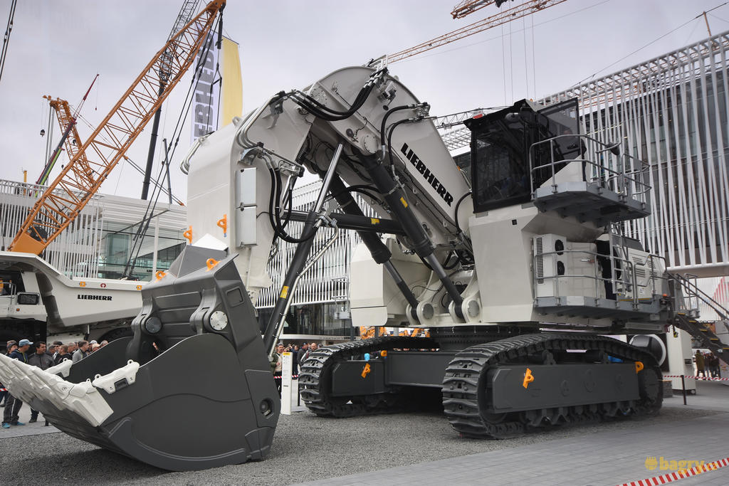 Elektrické pásové rypadlo Liebherr R 9200E