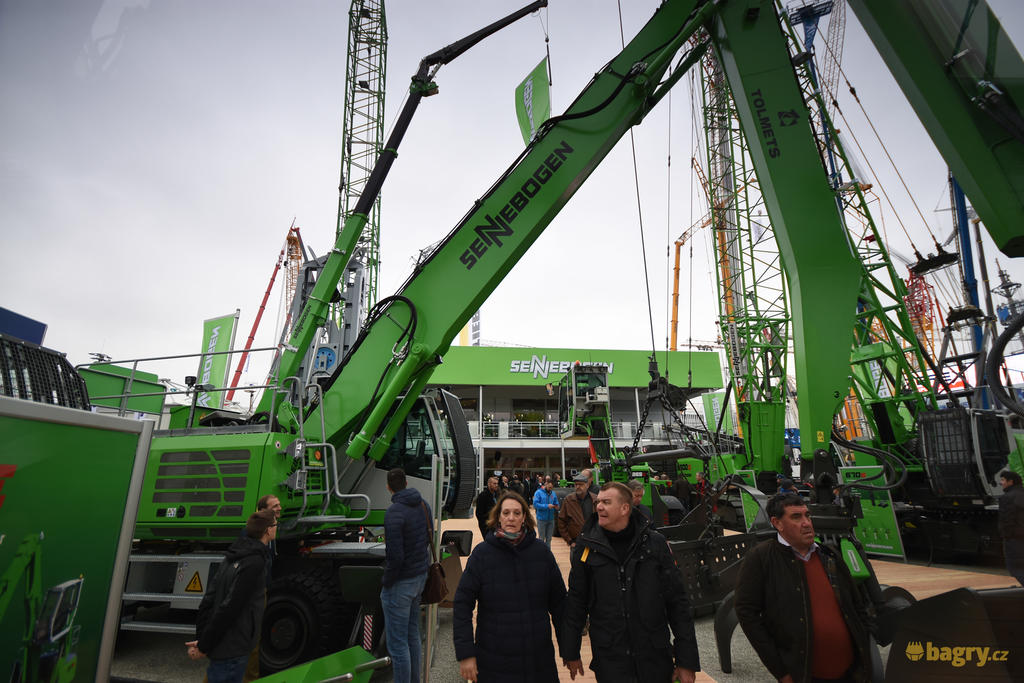 Elektrické překládkové rypadlo Sennebogen 830E