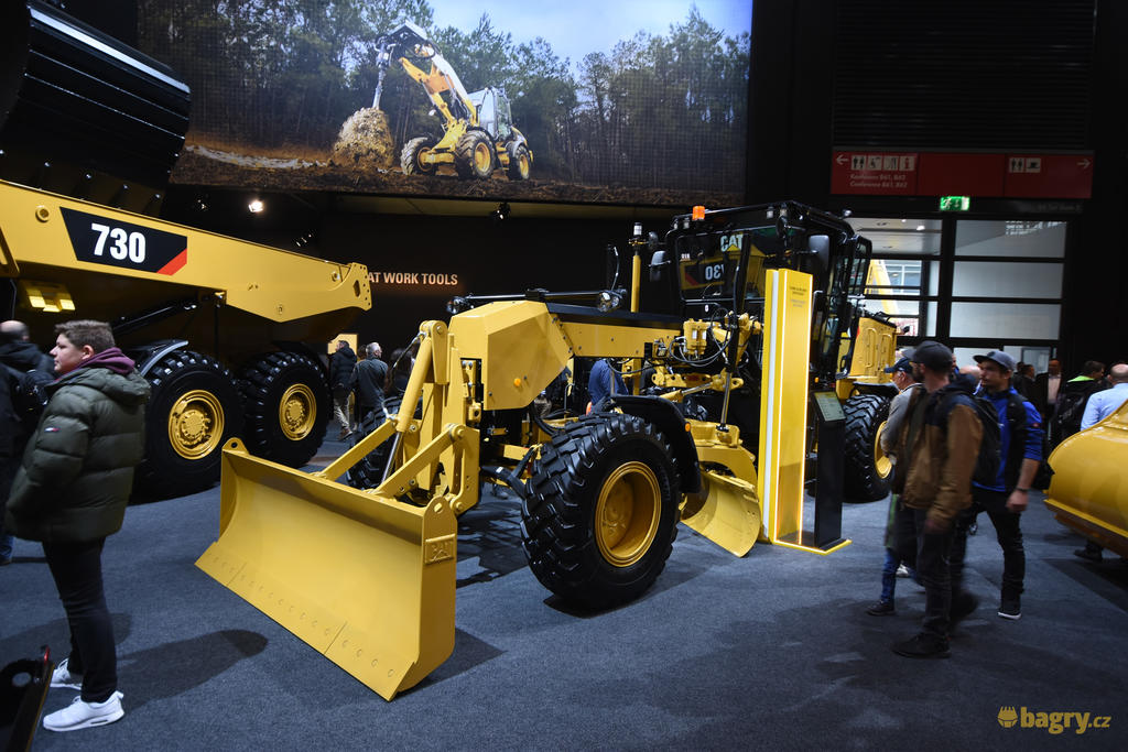 Grejdr Caterpillar 120 AWD