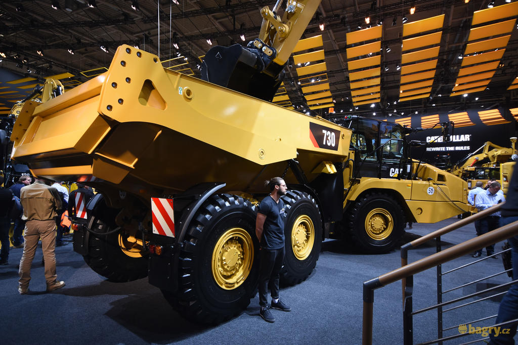 Kloubový dempr Caterpillar 730 04A