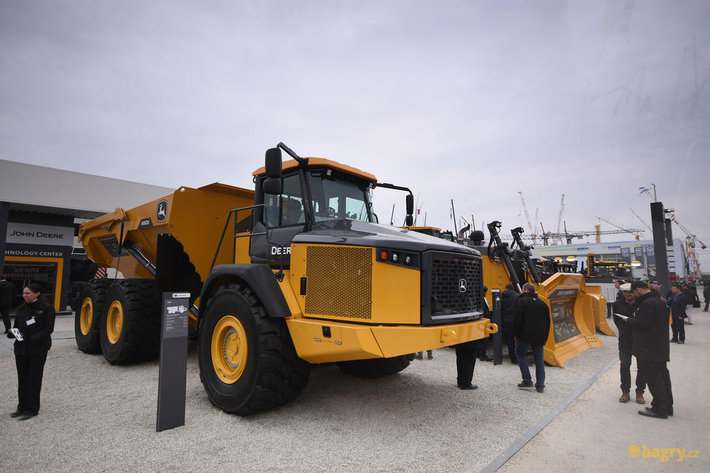 Kloubový dempr John Deere 460E