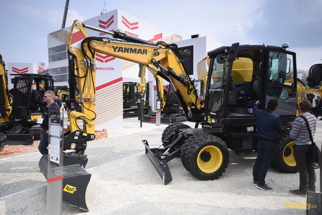 Kolové midirypadlo Yanmar B75W
