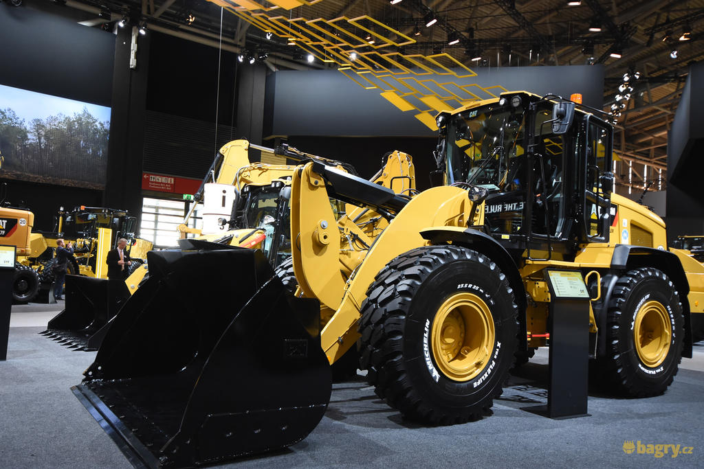 Kolový nakladač Caterpillar 938M
