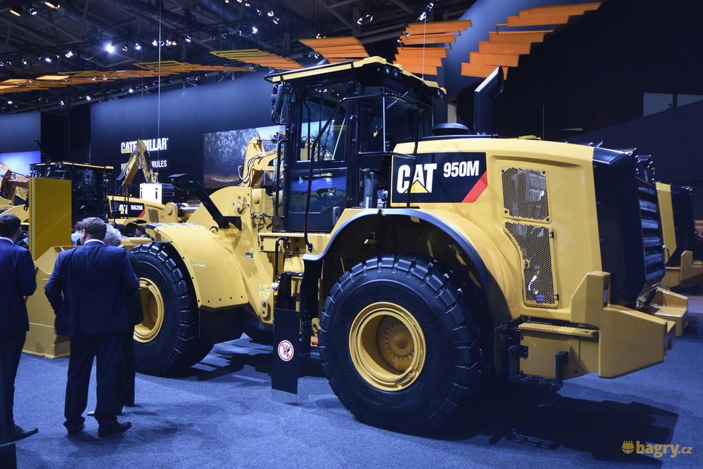 Kolový nakladač Caterpillar 950M