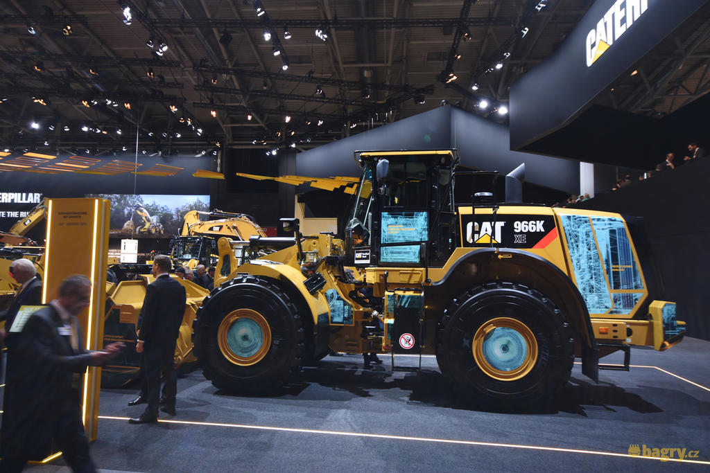 Kolový nakladač Caterpillar 966K XE