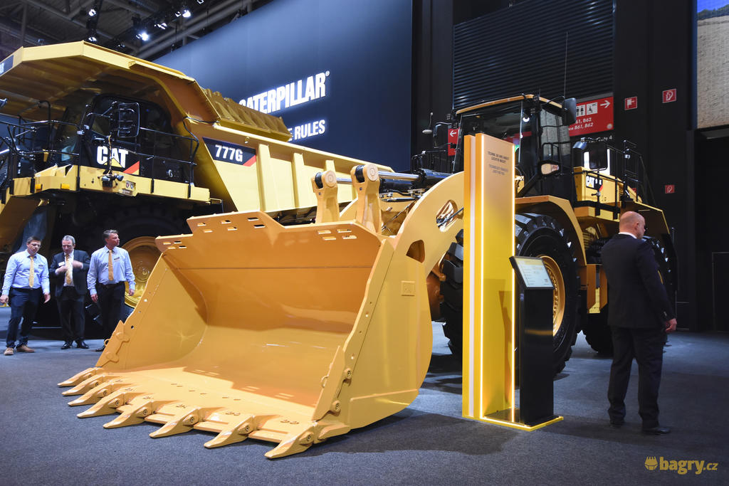 Kolový nakladač Caterpillar 986K