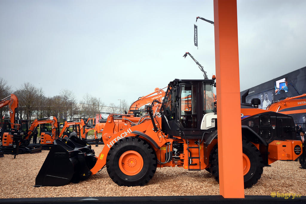 Kolový nakladač Hitachi ZW180-6