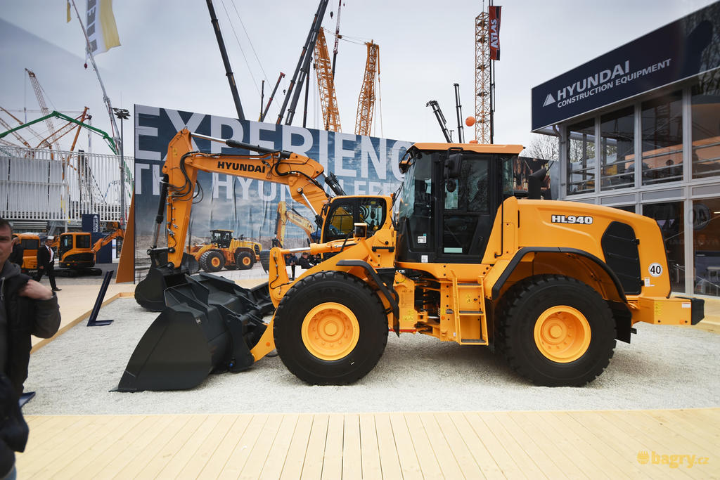Kolový nakladač Hyundai HL940
