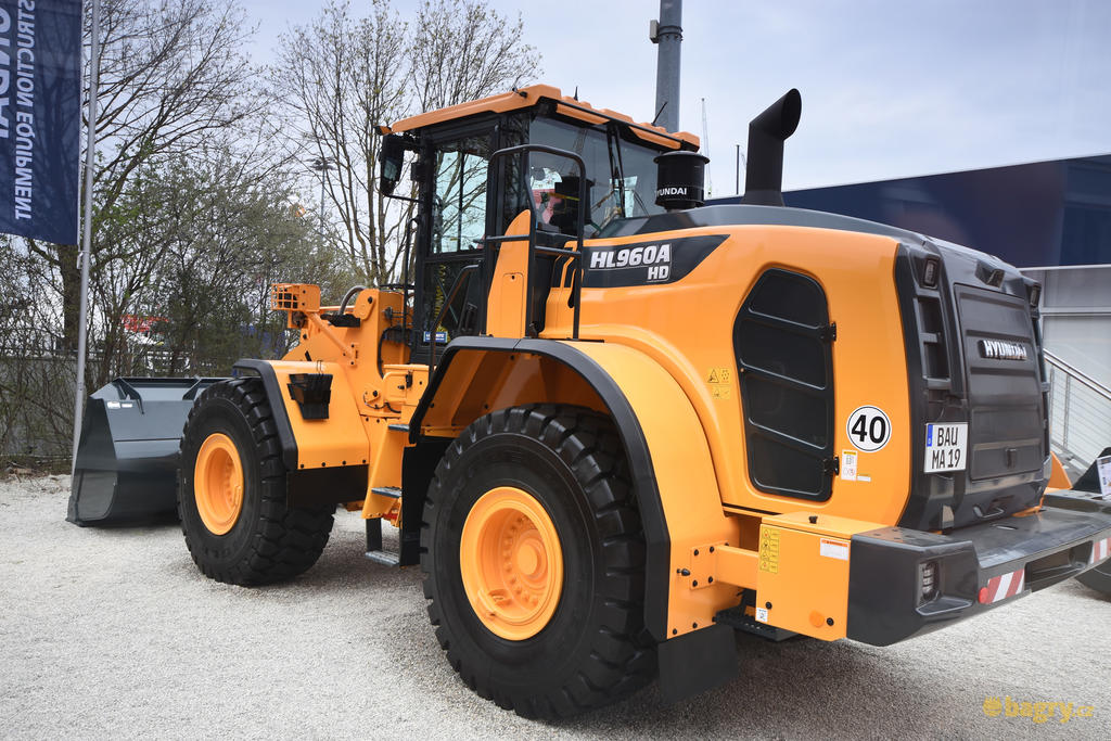Kolový nakladač Hyundai HL960A
