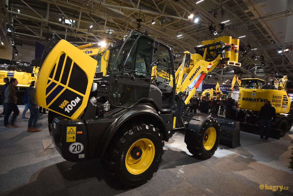 Kolový nakladač Komatsu WA100M-8E0