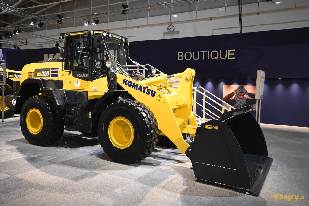 Kolový nakladač Komatsu WA320-8