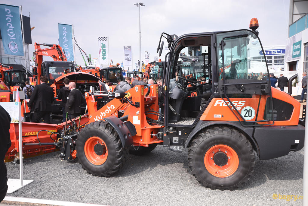 Kolový nakladač Kubota R065 HW