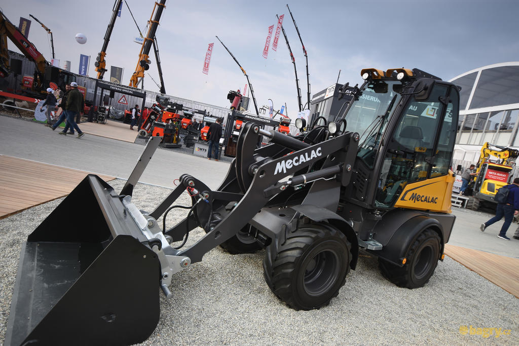 Kolový nakladač Mecalac AX500 (Pichon P330)