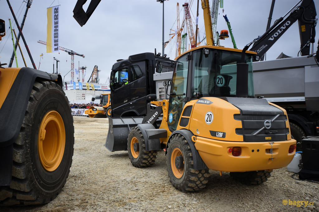 Kolový nakladač Volvo L28F