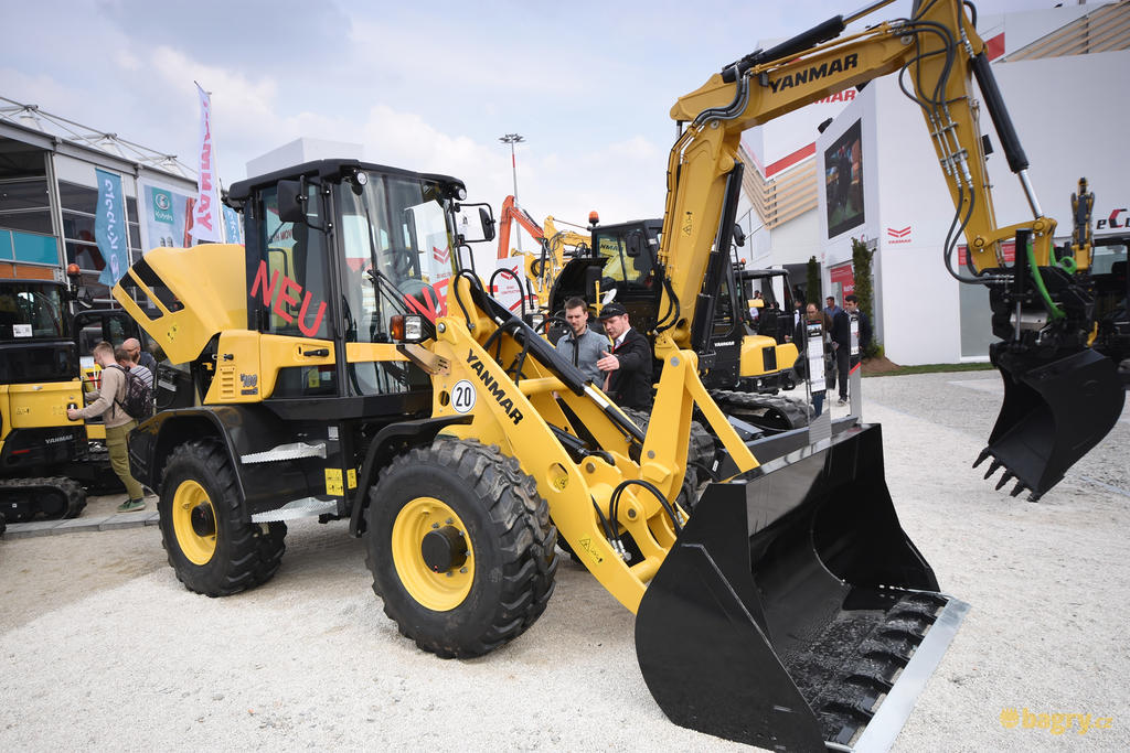 Kolový nakladač Yanmar V100