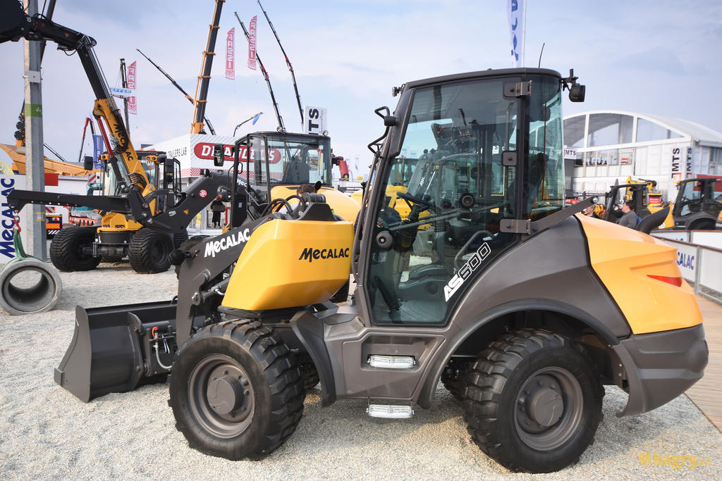Otočný kolový nakladač Mecalac AS600