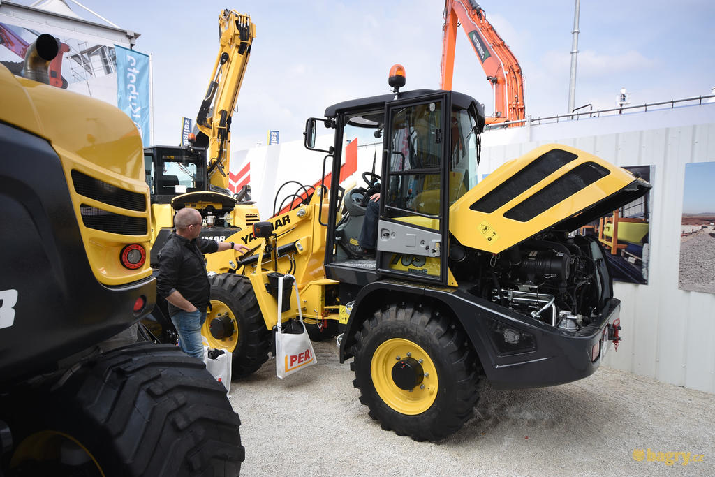 Otočný kolový nakladač Yanmar V70S
