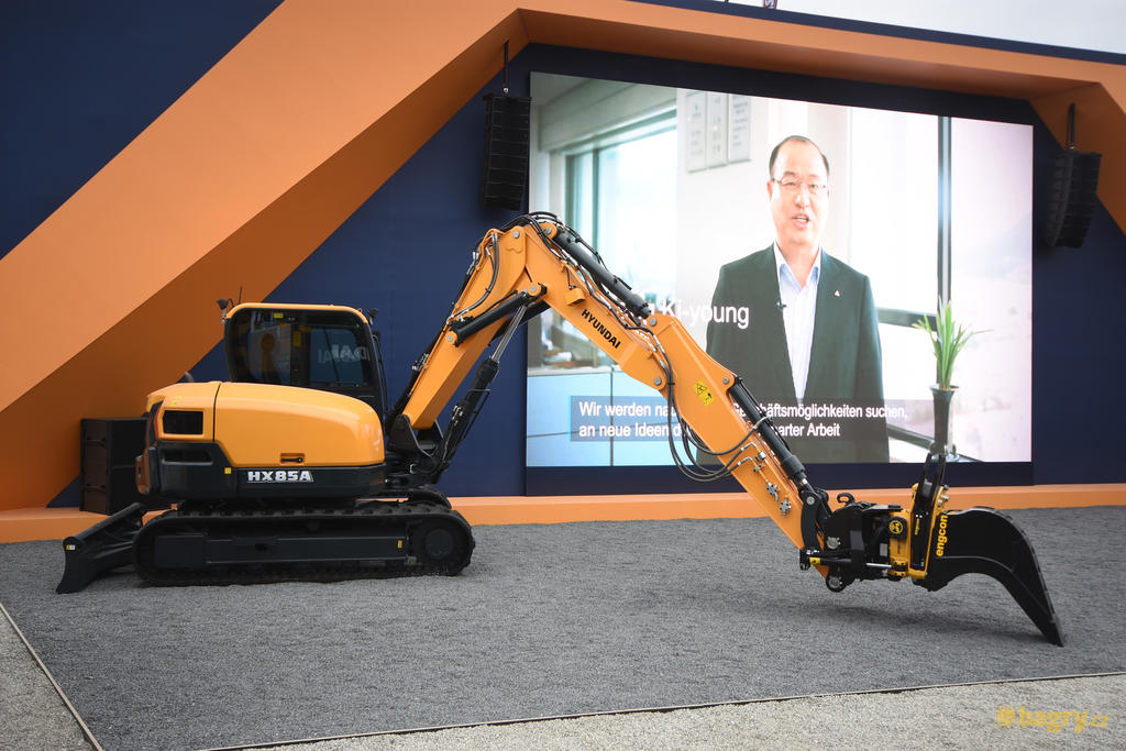Pásové midirypadlo Hyundai HX85-A