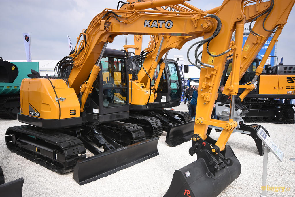 Pásové midirypadlo Kato HD308US-7 Regzam