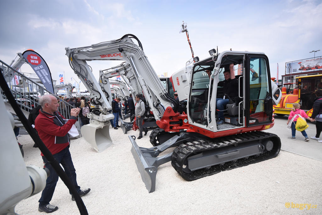 Pásové midirypadlo Takeuchi TB290 CM