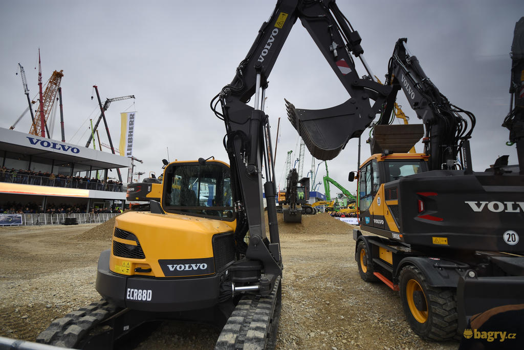 Pásové midirypadlo Volvo ECR88D