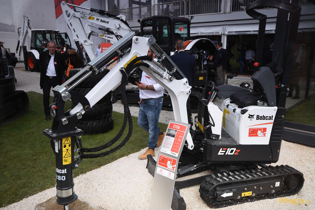 Pásové mikrorypadlo Bobcat E10Z