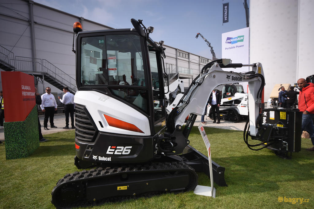 Pásové minirypadlo Bobcat E26