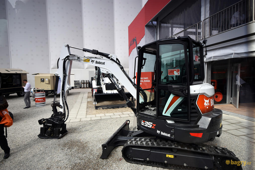 Pásové minirypadlo Bobcat E35Z