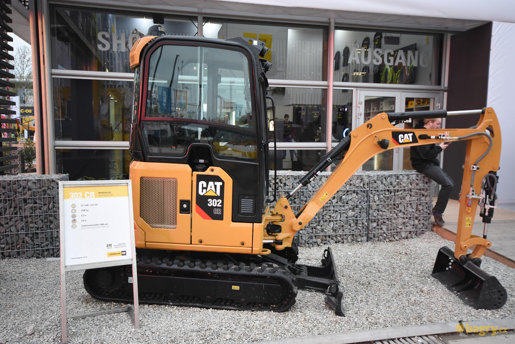 Pásové minirypadlo Caterpillar 302 CR