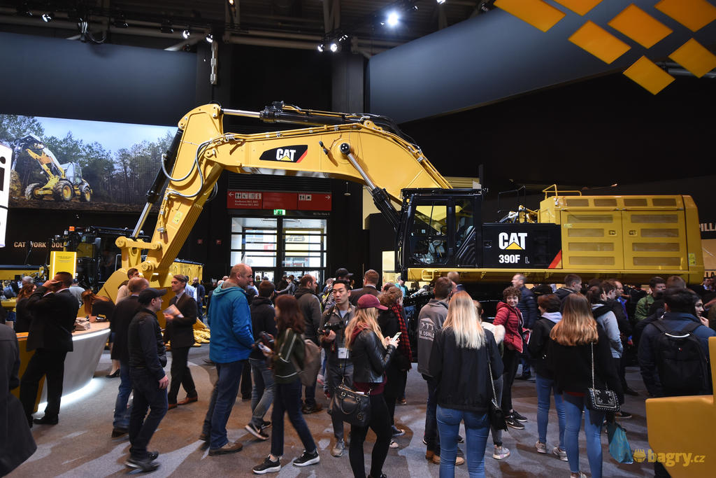 Pásové rypadlo Caterpillar 390F L