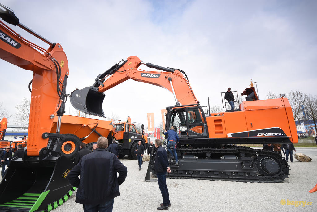 Pásové rypadlo Doosan DX800LC-5B