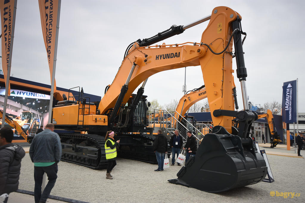 Pásové rypadlo Hyundai HX900 L