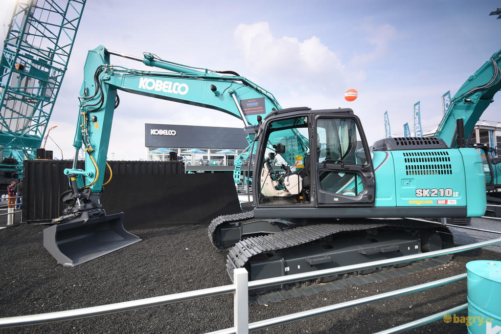 Pásové rypadlo Kobelco SK210LC-10
