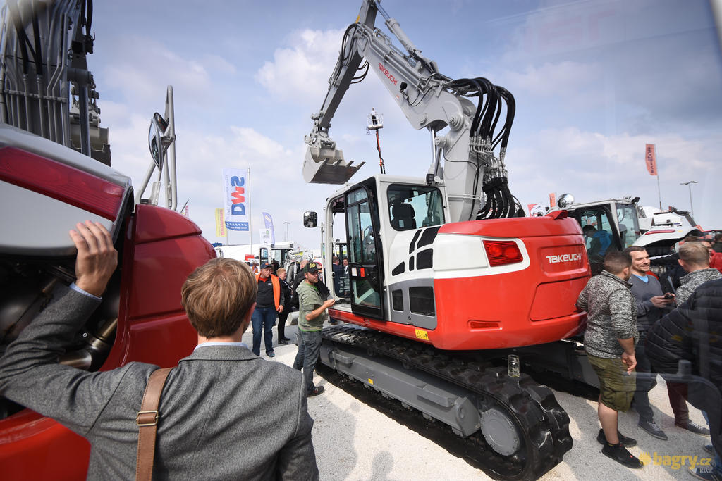 Pásové rypadlo Takeuchi TB2150R CV