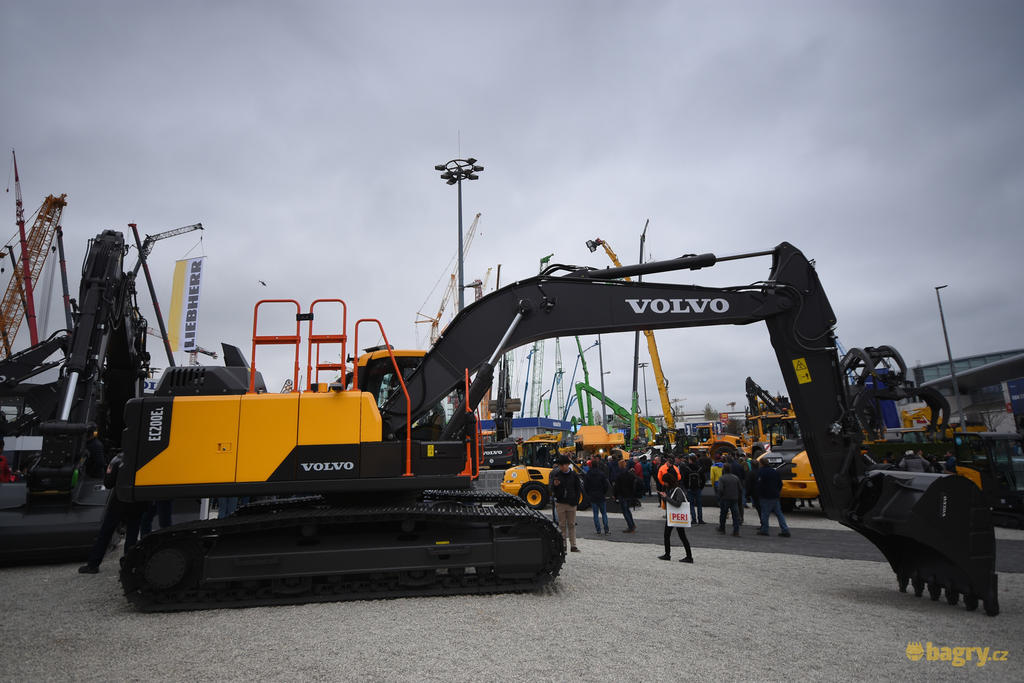 Pásové rypadlo Volvo EC200E L