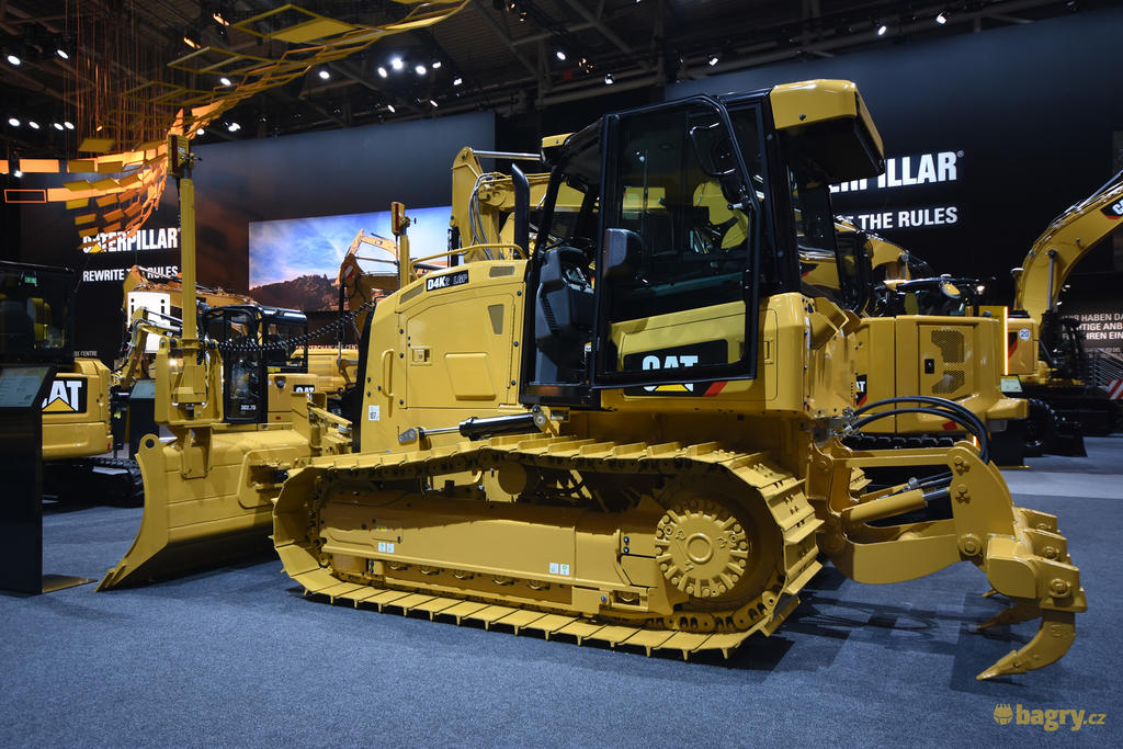Pásový dozer Caterpillar D4K2 LGP