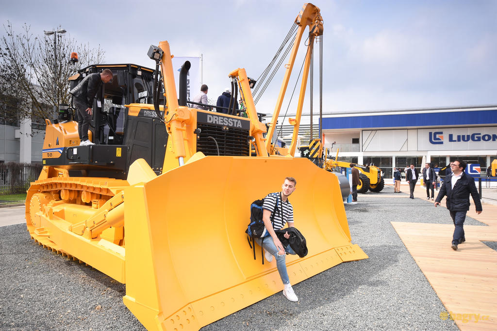 Pásový dozer Dressta TD-25