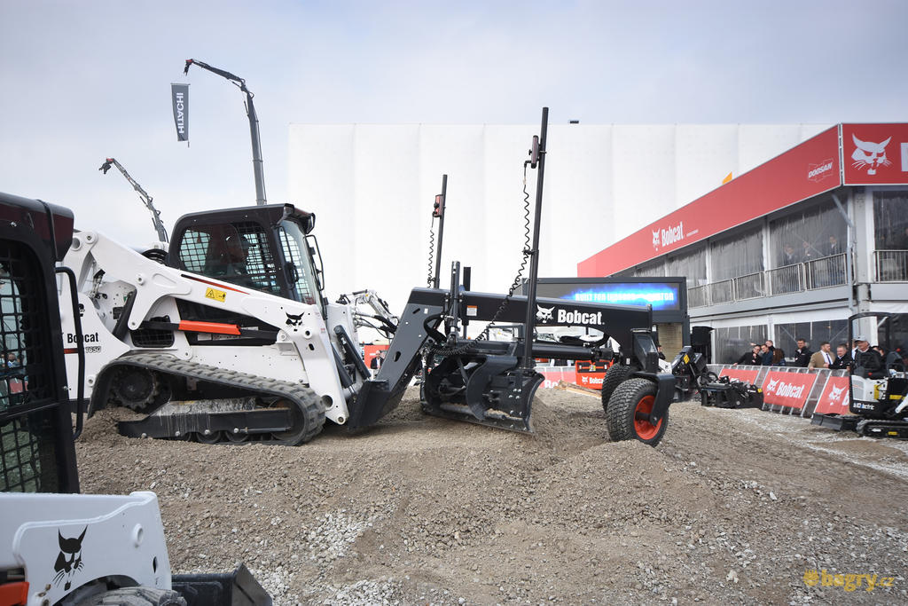 Pásový smykem řízený nakladač Bobcat T650