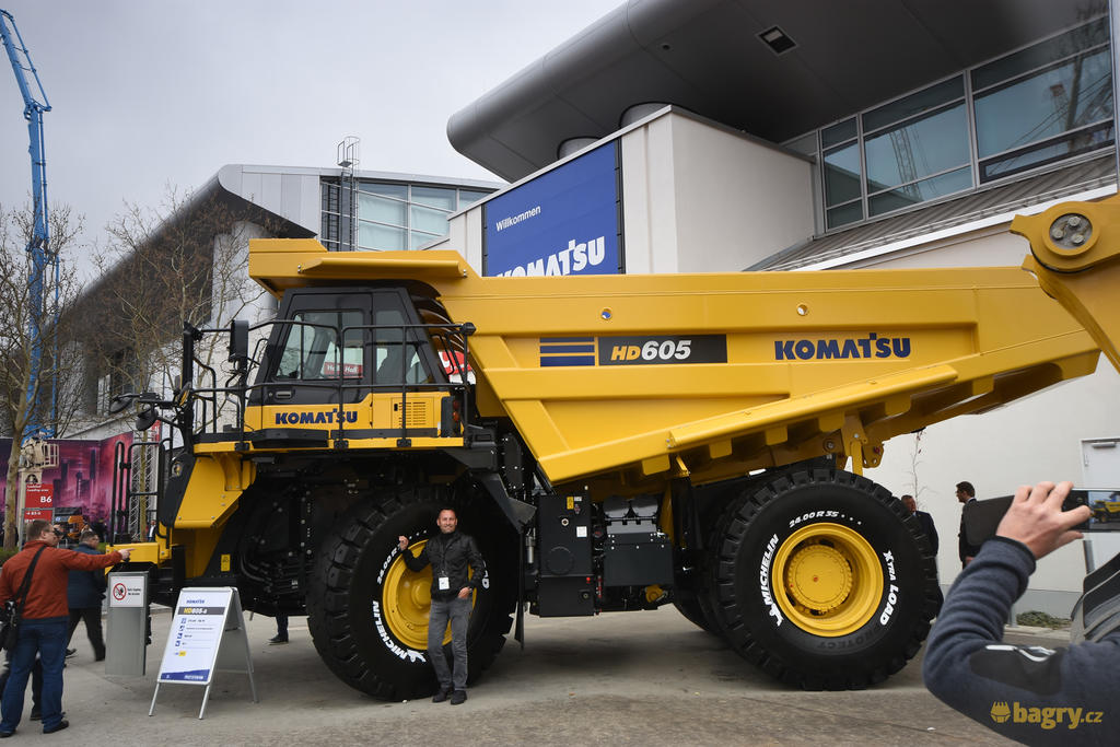 Pevný dempr Komatsu HD605-8