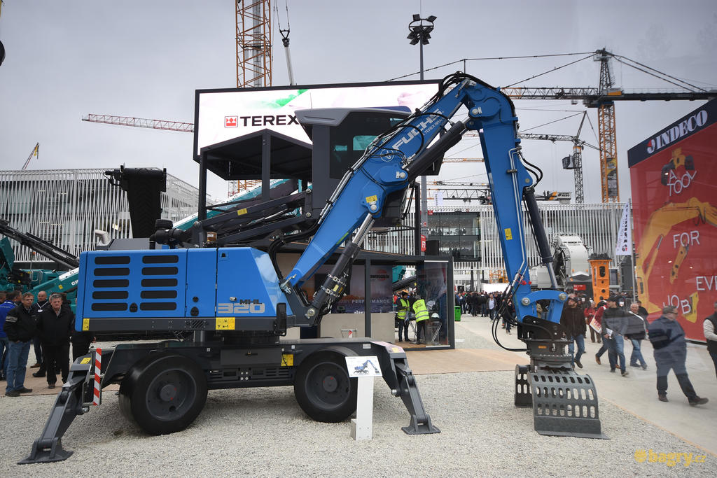 Překládkové rypadlo Fuchs MHL320 F Compact