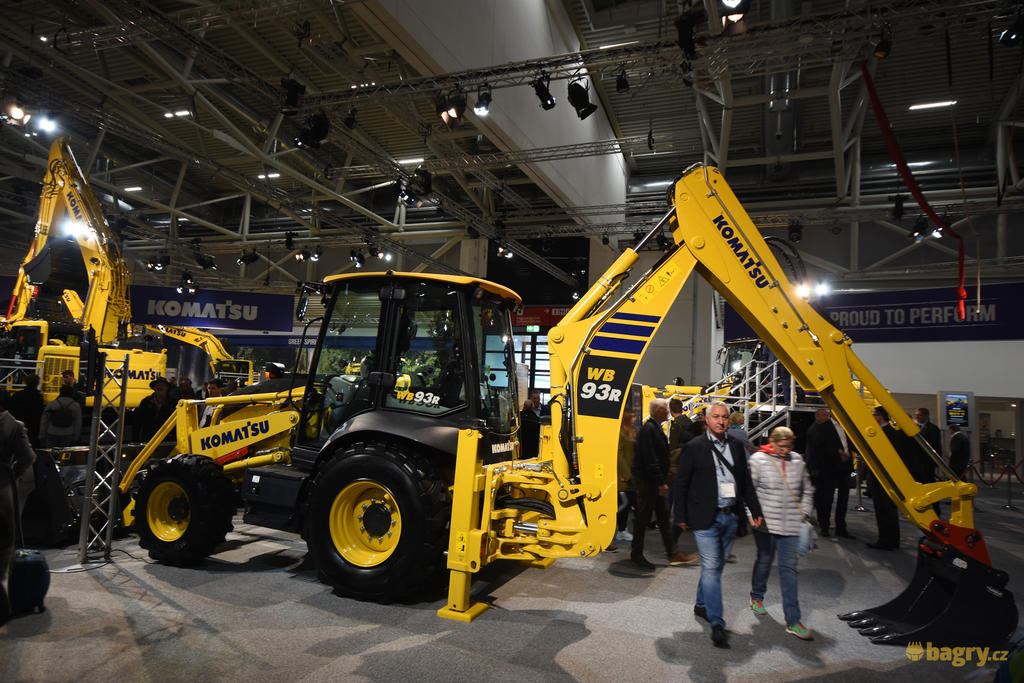Rypadlonakladač Komatsu WB93R-8